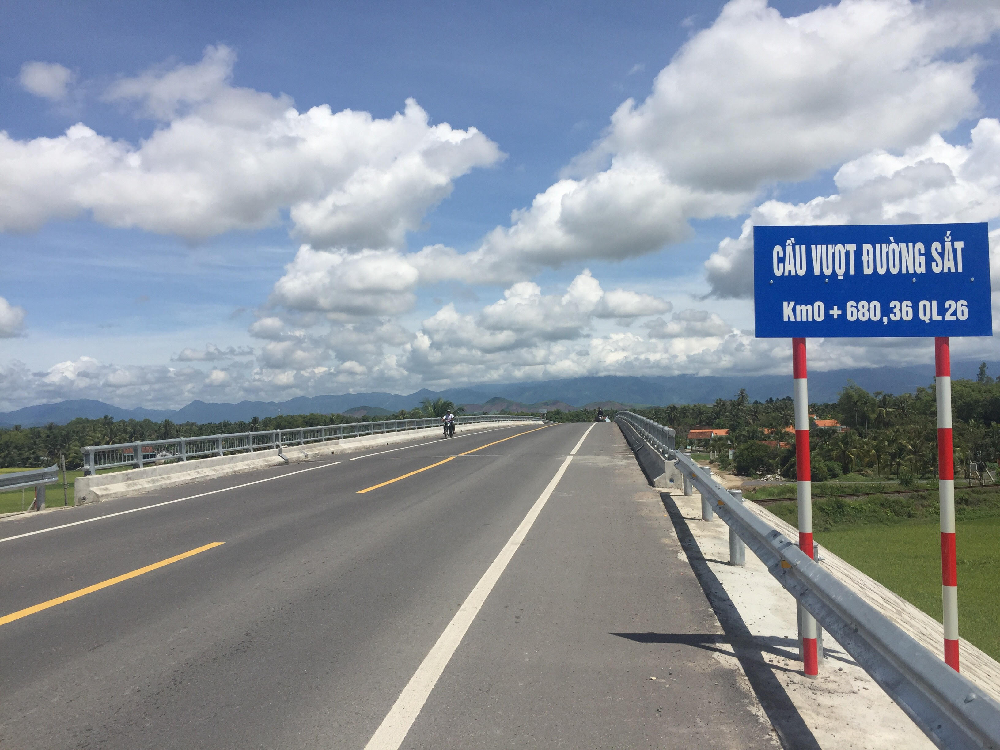 Cầu Vượt Đường Sắt BOT- QL 26